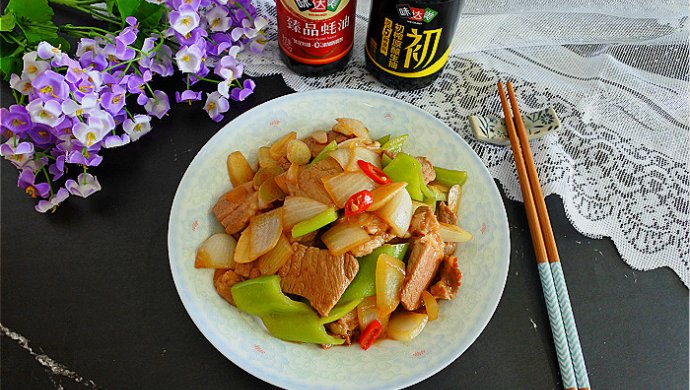 洋葱青椒炒肉