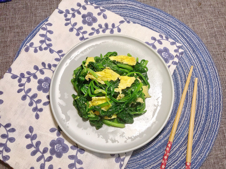 鸡蛋炒菠菜 — 绿色蔬菜之旅的做法