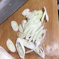 简单但好吃的葱炒豆腐的做法图解2