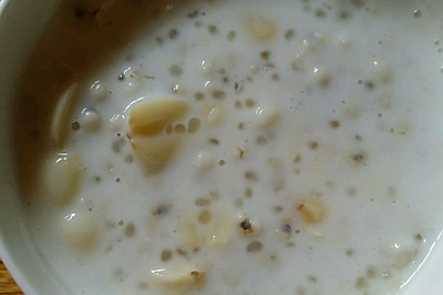 莲子牛奶薏米西米露(粘稠版)