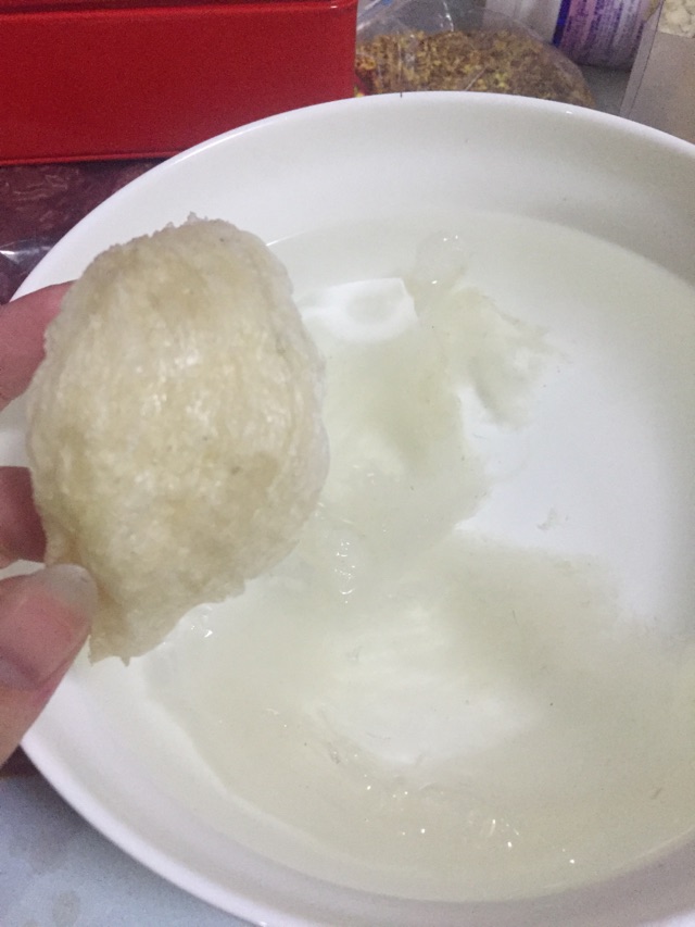 冰糖红枣炖燕窝的做法图解1