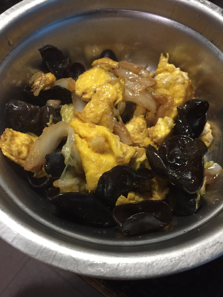 快手菜白菜丝炒木耳鸡蛋的做法