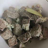 番茄牛腩的做法图解1
