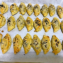 豆沙肉松酥