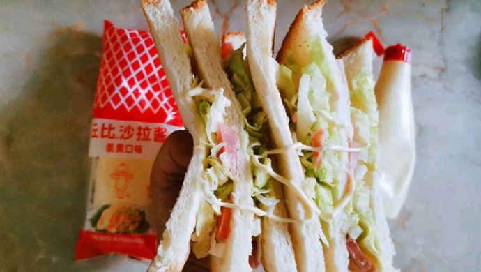 生菜碎火腿片三明治