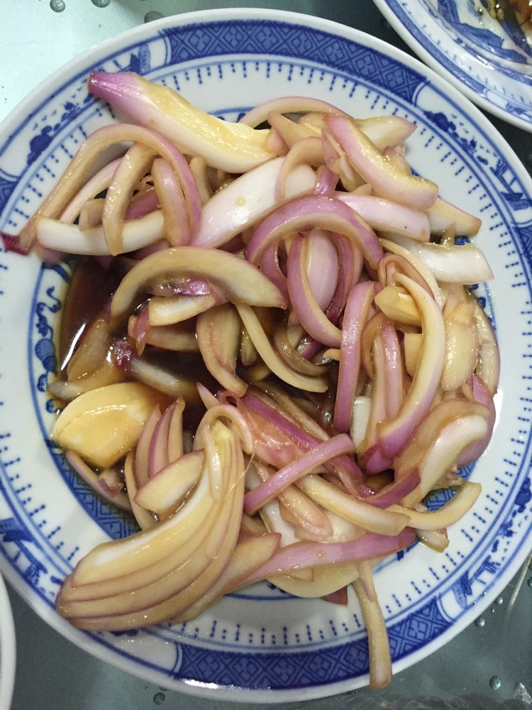凉拌洋葱的做法