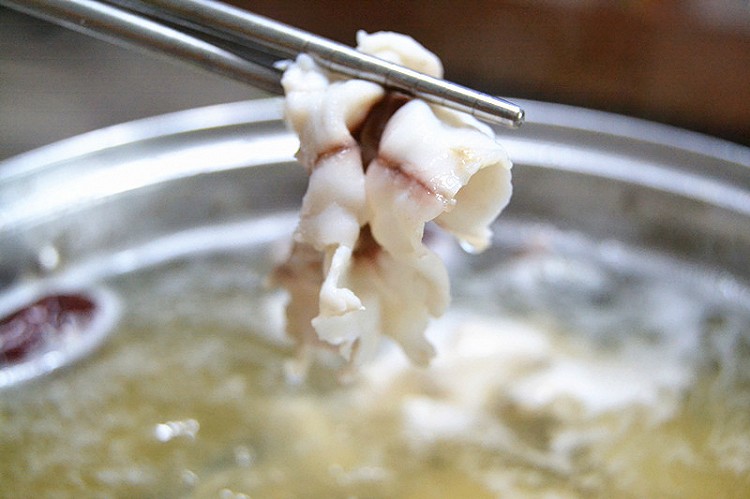 斑鱼火锅（切鱼片详细步骤，不怕学不会哦~）的做法