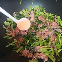 芹菜炒牛肉的做法图解5