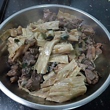 鸭肉煮腐竹