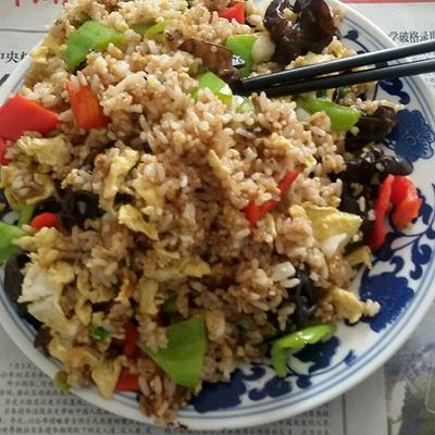 红黄蓝三色炒饭（大人孩子都喜欢）