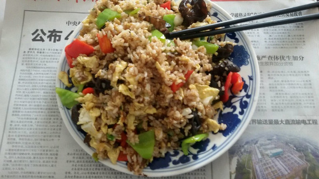 红黄蓝三色炒饭（大人孩子都喜欢）的做法