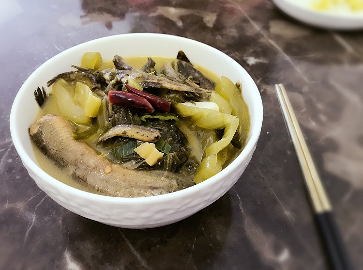 酸菜炖泥鳅的做法