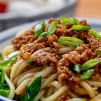 麻辣鲜香！在家就能打卡成都最好吃的早餐【素椒杂酱面】！