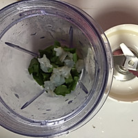 宝宝辅食鲜虾菠菜鸡蛋挂面的做法图解2