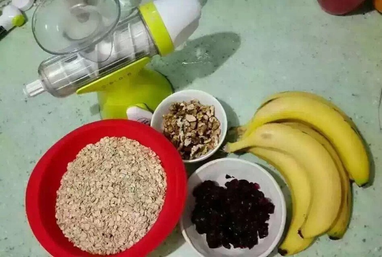 香蕉燕麦饼干的做法图解1