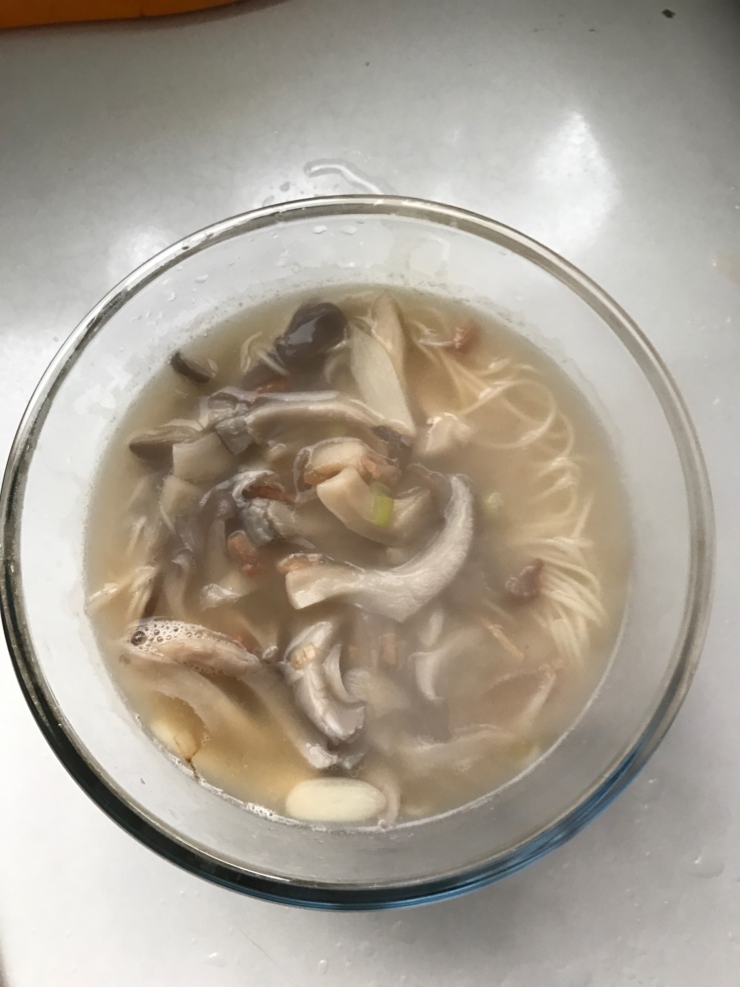 炝锅蘑菇面怎么做_炝锅蘑菇面的做法_豆果美食