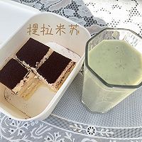 牛油果草莓奶昔的做法图解3