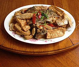 三文鱼头炖豆腐的做法