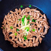 #金龙鱼橄调-橄想橄做#周末早午饭-巨好吃的青椒肉丝盖饭的做法图解6