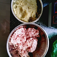 酸菜猪肉水饺(菠菜版)的做法图解1