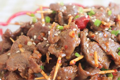 越吃越上头的「香辣牙签牛肉」一口一串，怎么吃都不够！