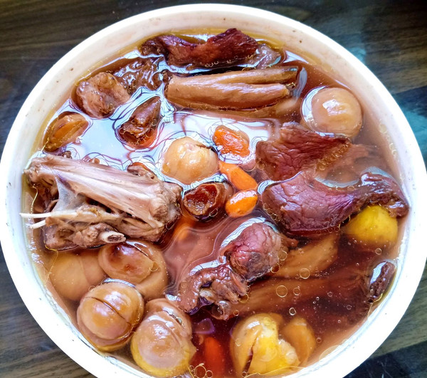 板栗野生红菇鸭汤