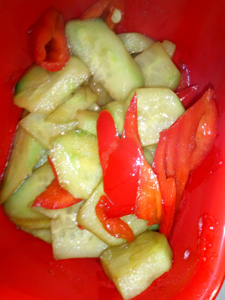 黄瓜炒甜椒的做法