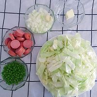 卷心菜香肠意面的做法图解1