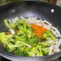 #味达美名厨福气汁，新春添口福# 三鲜日本豆腐炒虾仁的做法图解4