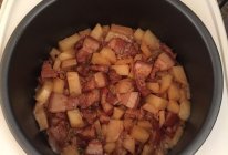 土豆红烧肉焖饭的做法