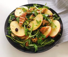 鸡胸肉苹果核桃芝麻菜沙拉的做法