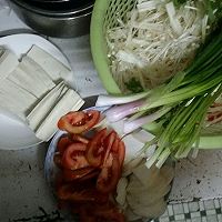 番茄杂菇炖豆腐的做法图解1