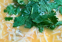 金针菇西红柿汤～好吃又不腻的做法