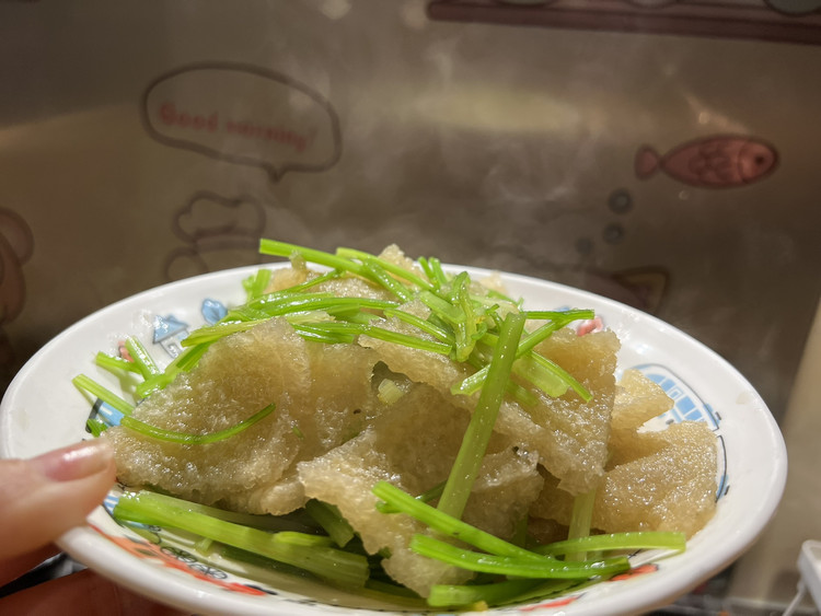 肉皮炒芹菜的做法
