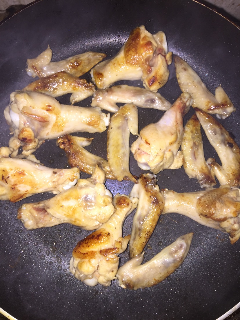 麻辣干锅鸡翅鸡腿的做法图解2