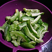 #我们约饭吧#蒜头豆豉牛肉苦瓜的做法图解2