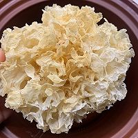 银耳雪梨汤的做法图解2