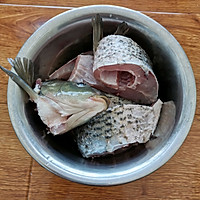鲤鱼炖豆腐的做法图解2
