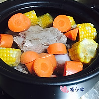胡萝卜玉米骨头汤的做法图解8