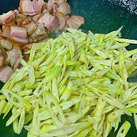 野生小笋炒腊肉的做法图解5