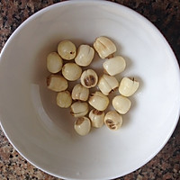 银耳莲子羹的做法图解3