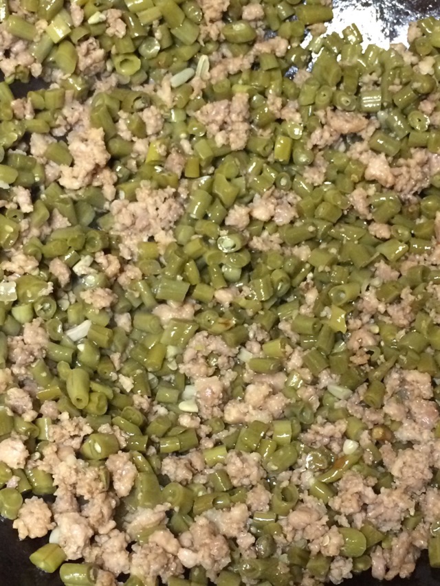 酸豆角炒肉末（下饭好帮手）的做法图解1