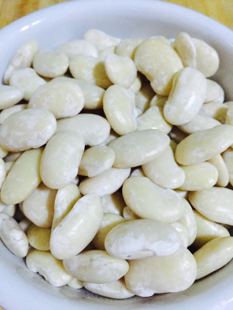大白豆烧肥肠、的做法图解6