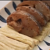 （塑形增肌）甘草豆豉蒸鲈鱼的做法图解3