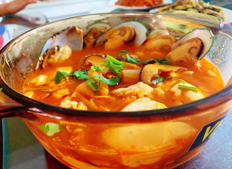 泡菜海鲜豆腐汤 就是这个味儿的做法