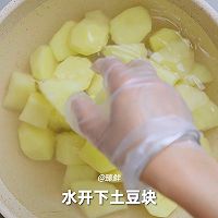 锅巴土豆的做法图解1
