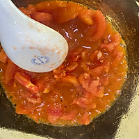 西红柿、金针菇、羊肉卷汤的做法图解2