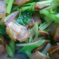 芹蒜炒腊肉的做法图解2