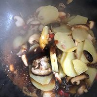 土豆片炒香菇片的做法图解8