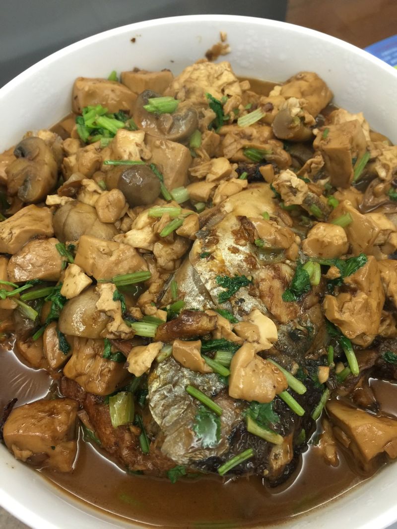 三文鱼头烧豆腐